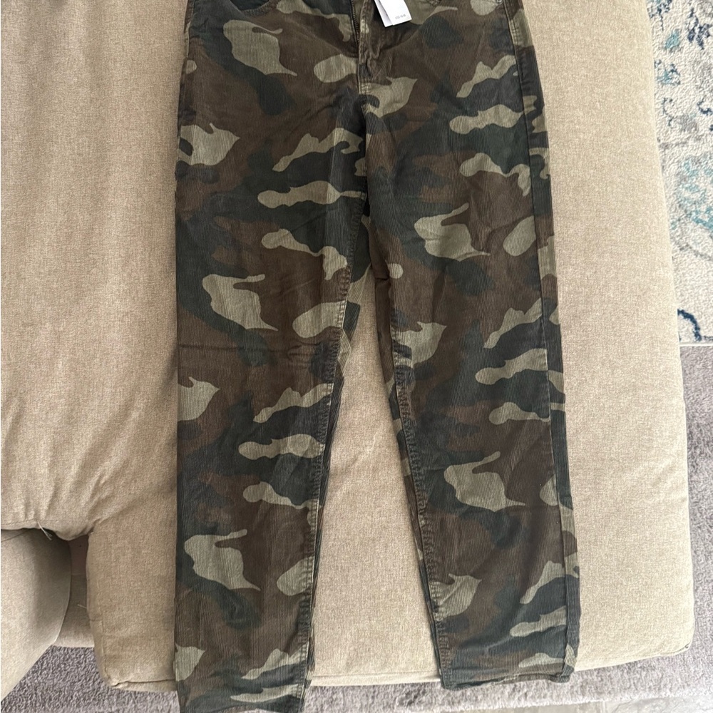American Eagle mom Jean